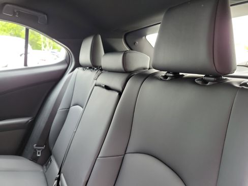 Used 2025 Lexus UX 300h FWD image 12