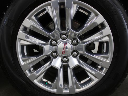 Used 2022 GMC Yukon XL Denali AWD/4WD image 9