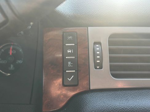 Used 2014 Chevrolet Suburban LT AWD/4WD image 24