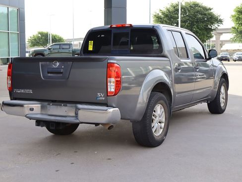 Used 2017 Nissan Frontier SV image 3