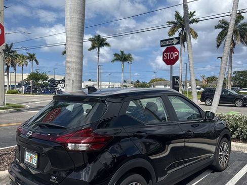 Certified 2023 Nissan Kicks SV image 4