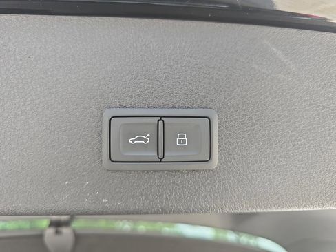 Used 2023 Audi e-tron Prestige w/ Prestige Package AWD/4WD image 29