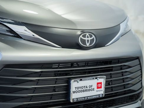 New 2026 Toyota Sienna XLE FWD image 12
