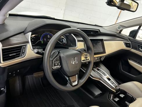 Used 2019 Honda Clarity Plug-In Hybrid image 2