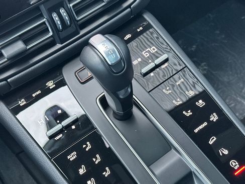 Used 2025 Porsche Macan image 28
