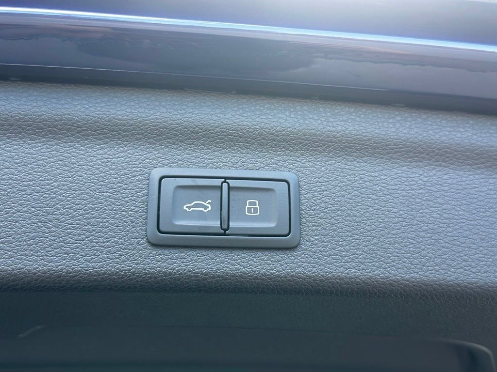 Used 2025 Audi Q3 2.0T Premium AWD/4WD image 24