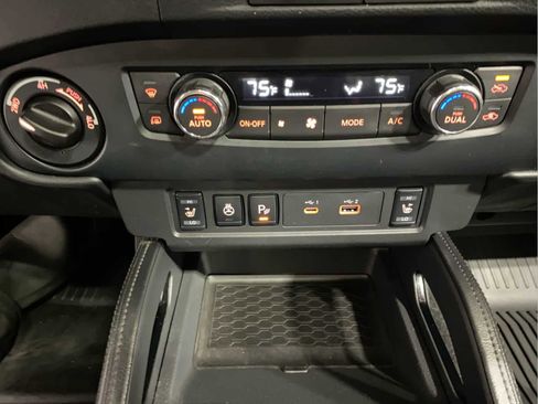 Used 2022 Nissan Frontier PRO-4X w/ Pro-4X Premium Package image 19