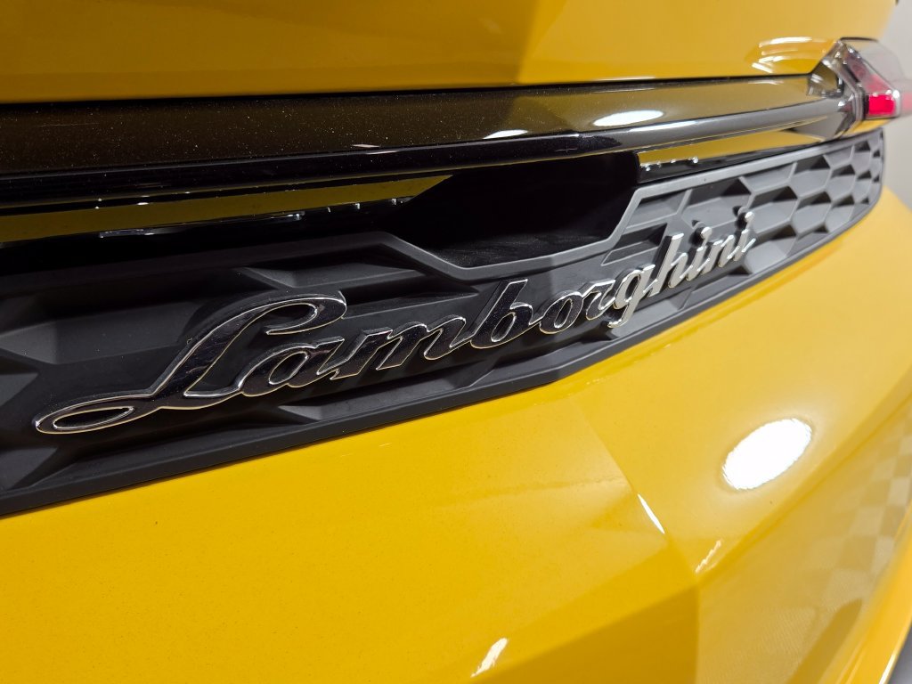 Used 2025 Lamborghini Urus SE AWD/4WD image 11