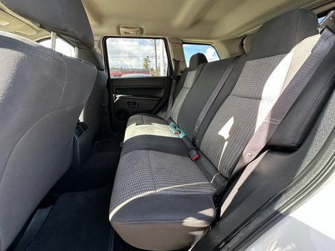 Used 2008 Jeep Grand Cherokee Laredo AWD/4WD image 11