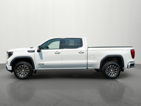Used 2023 GMC Sierra 1500 AT4 w/ Technology Package AWD/4WD image 4