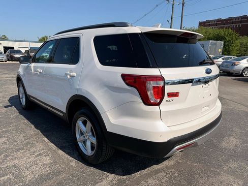 Used 2016 Ford Explorer XLT w/ Equipment Group 202A AWD/4WD image 4