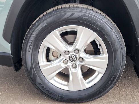 Used 2021 Toyota RAV4 XLE w/ Convenience Package FWD image 10