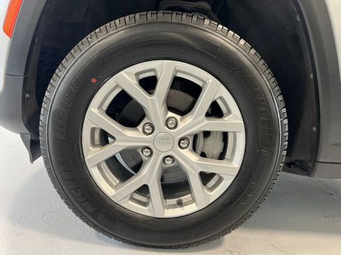 Used 2024 Jeep Grand Cherokee Limited AWD/4WD image 53