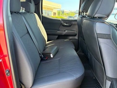 Certified 2019 Toyota Tacoma TRD Sport w/ Technology Package AWD/4WD image 6