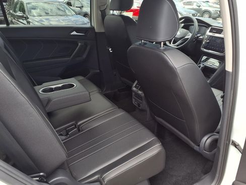 Certified 2023 Volkswagen Tiguan SE FWD image 22