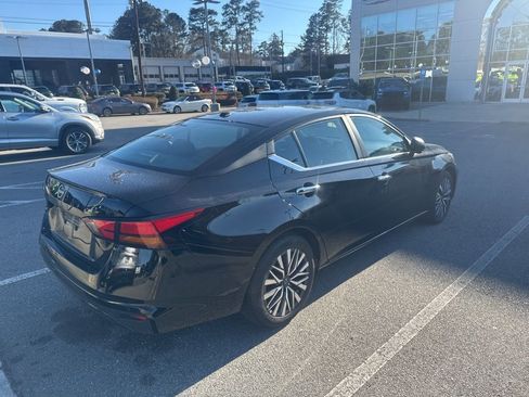 Used 2025 Nissan Altima 2.5 SV image 12