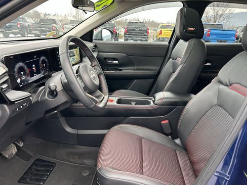 Used 2025 Nissan Kicks SR w/ SR Premium Package image 21