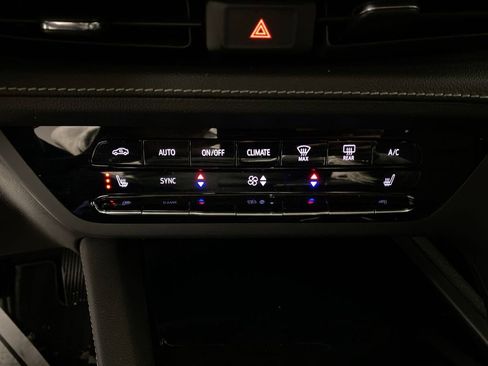 Used 2023 Buick Envision Essence image 18