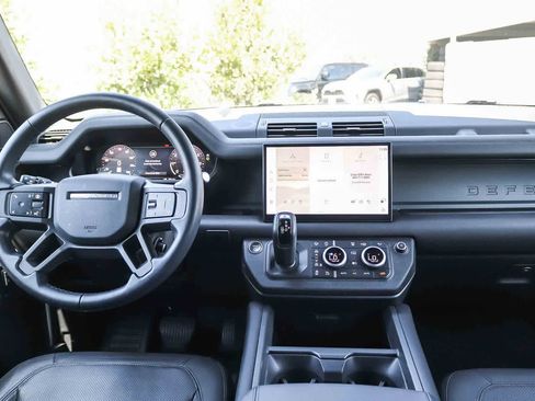 Used 2025 Land Rover Defender 130 X-Dynamic SE AWD/4WD image 12