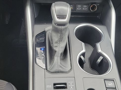 Used 2024 Toyota Highlander LE image 29