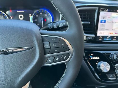 New 2026 Chrysler Pacifica Select AWD/4WD image 27