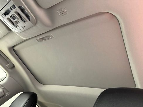 Used 2022 Toyota Highlander XLE AWD/4WD image 19