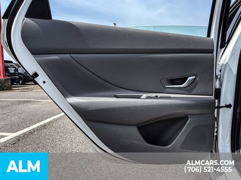 Used 2023 Hyundai Elantra SEL image 10