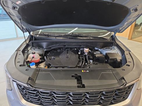 Certified 2025 Kia Sorento LX FWD image 28