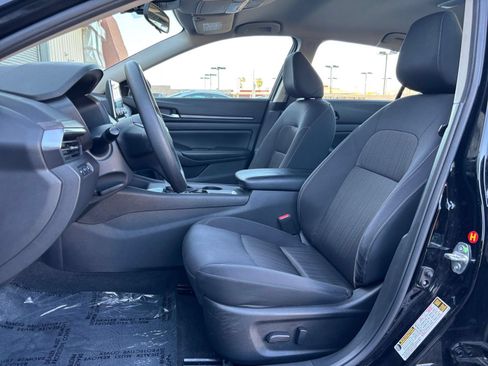 Used 2025 Nissan Altima 2.5 SV FWD image 27