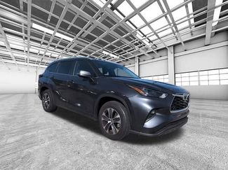 Used 2024 Toyota Highlander XLE video 1