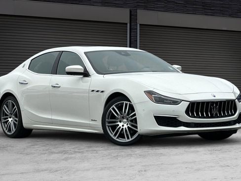 Used 2020 Maserati Ghibli GranLusso image 2