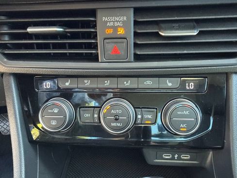 Used 2024 Volkswagen Jetta SE FWD image 16