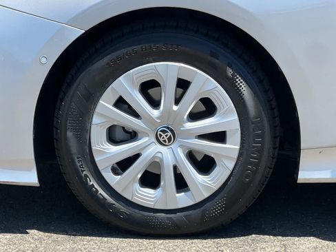 Used 2021 Toyota Prius LE FWD image 30
