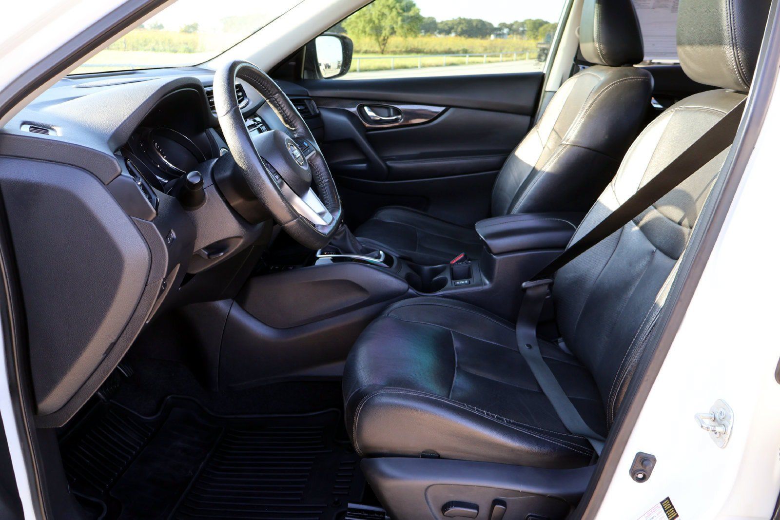 Used 2019 Nissan Rogue SL w/ Premium Package AWD/4WD image 18