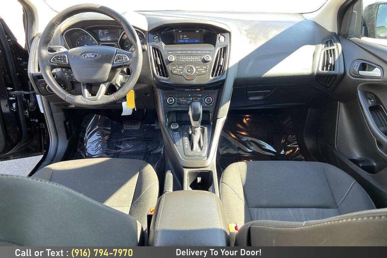 Used 2018 Ford Focus SE w/ Cold Weather Package FWD image 15
