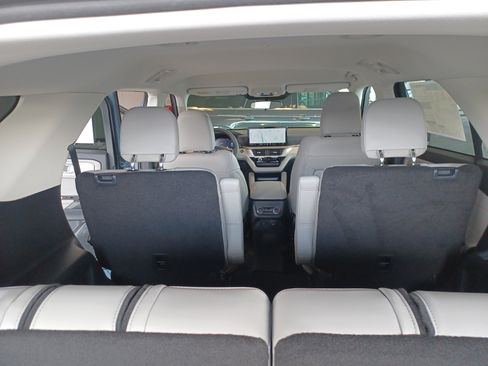 New 2025 Ford Explorer Active w/ Active Comfort Package image 16