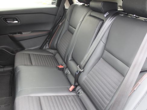 Used 2025 Nissan Rogue SV AWD/4WD image 23