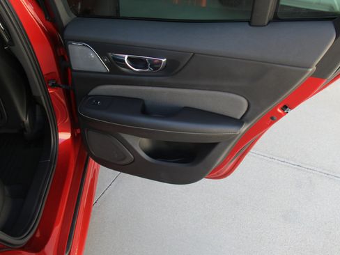 Used 2019 Volvo S60 T6 R-Design image 26