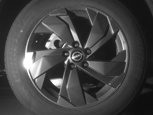 Used 2025 Nissan Rogue SV FWD image 15