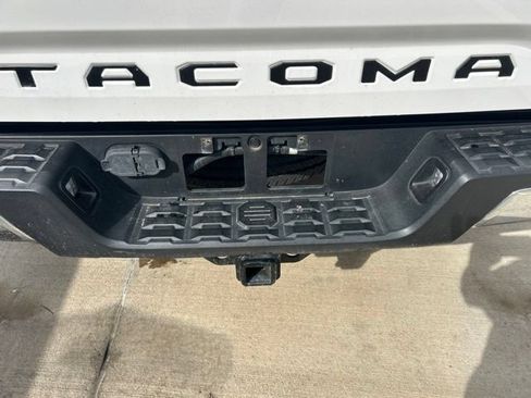 Used 2021 Toyota Tacoma SR5 RWD image 10
