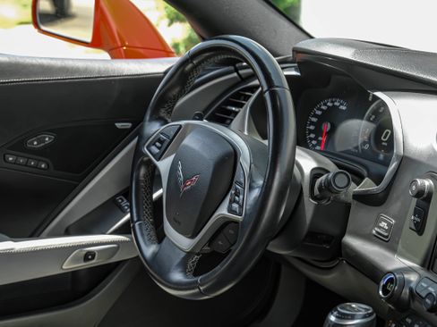 Used 2015 Chevrolet Corvette Stingray Convertible w/ 2LT Preferred Equipment Group RWD image 18