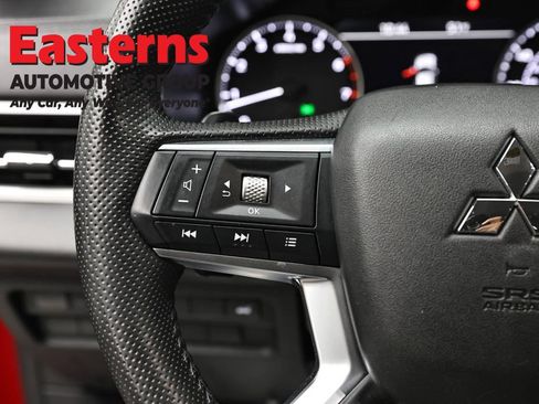 Used 2025 Mitsubishi Outlander SE FWD image 14