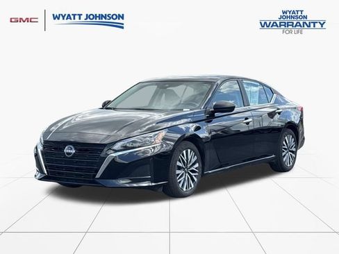 Used 2025 Nissan Altima 2.5 SV FWD image 1