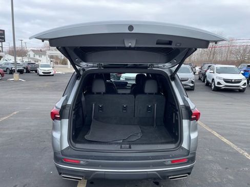 Used 2025 Buick Enclave Preferred image 7