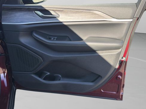 New 2026 Jeep Grand Cherokee Altitude image 29