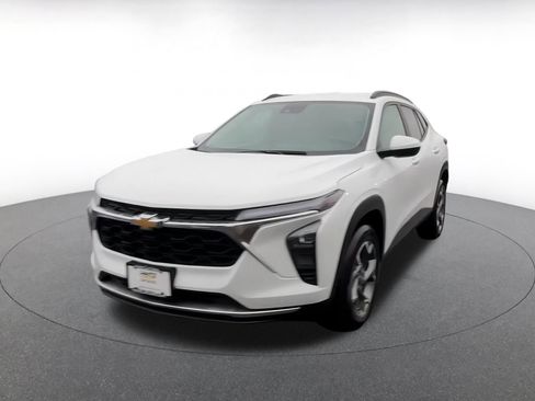 Used 2025 Chevrolet Trax LT image 7