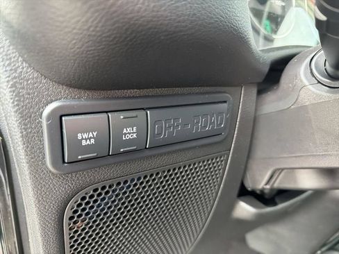 Used 2018 Jeep Wrangler Unlimited Rubicon w/ Connectivity Group AWD/4WD image 38