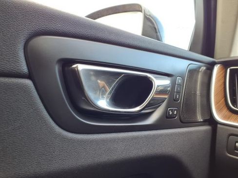 Used 2019 Volvo XC60 T6 Momentum w/ Protection Package Premier AWD/4WD image 19