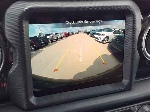 Used 2022 Jeep Wrangler Unlimited Sahara AWD/4WD image 12