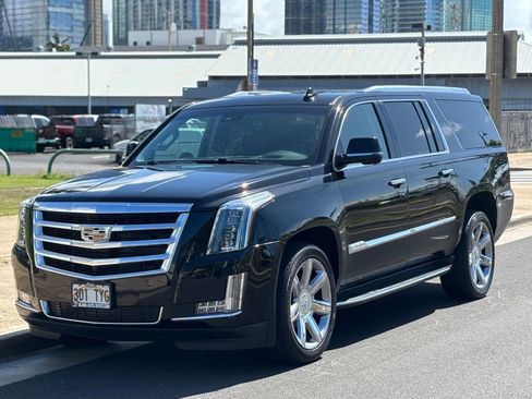 Used 2018 Cadillac Escalade ESV Luxury image 1